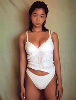 【優香の巨乳おっぱい】俳優の青木崇高と婚約した優香姫の水着ハミ乳画像・乳揺れ動画