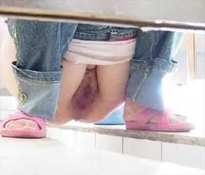 盗撮しやすい中国の女子トイレエロ画像 25枚