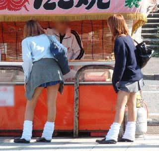 【ＪＫ盗撮】街角女子高生の制服チェック！！！昔よりスカートがパンツが見えそうなくらい短くなってるｗｗｗｗ