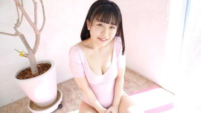 ピンク乳首を持つFカップ美少女・川名美瑠、衣装が薄すぎてマ●コが透けて見えちゃってるｗｗ