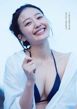【日曜日の白い肌】女優・浦まゆ(22)の水着画像まとめ