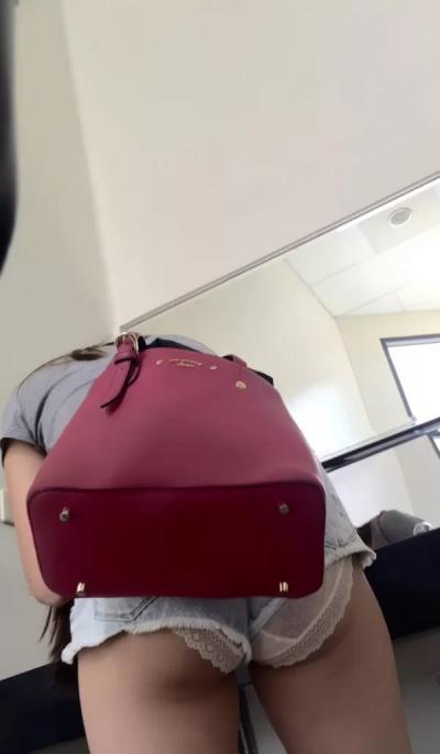 はみパンエロ画像74枚 ホットパンツの裾や腰からパンツがはみ出てる素人盗撮集めてみた