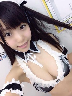 【清楚系ビッチ】白石みずほちゃんのおっぱいアピール自撮りがエロい！