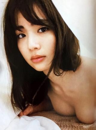 平嶋夏海　元AKB48娘が2nd写真集のお尻丸出しが大好評なおっぱい画像