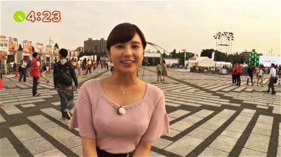 角谷暁子～よじごじ街角生中継で見せたピンクニット服の胸の膨らみがエロい！