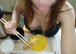 襲われそうなおっぱい谷間！女子大生たちの乳チラエッチ画像が開放的過ぎｗｗｗ