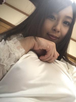【おっぱいビッチ】AV女優・小川桃果ちゃんのオフショ自撮りがノーブラ着衣で乳首透けwww