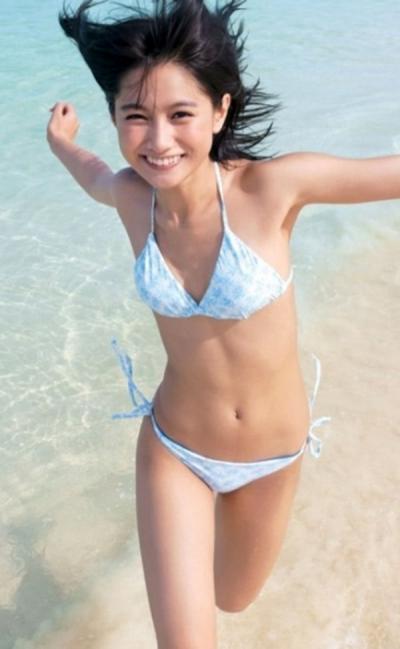 【武田あやな（78㎝・Aカップ乳房ハーフ）セクシー水着グラビア】画像・動画