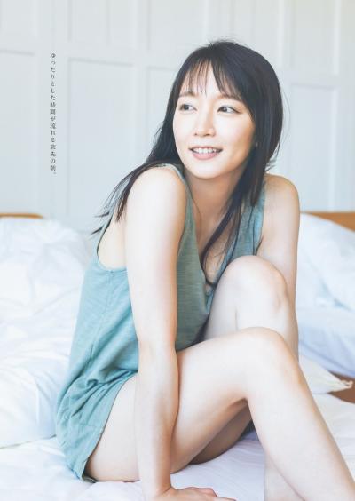 吉岡里帆、おっぱいが凄過ぎて水着から豪快に晒される乳房