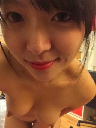 【エフシーツーアだダ女性】彼氏の「おかず」にしてもらう為にめっちゃエロい自撮り写真がネットに流失しちゃったよ！！