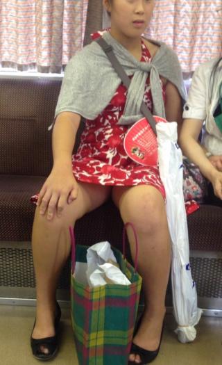 電車で対面に座ってる女のパンツが見えた時の神に恵まれてる感ｗｗｗｗｗｗｗｗｗ