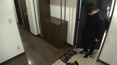 妹が隣の部屋で友達とレズってる！？夢中で覗いてたおにーちゃんがバレて精子を搾り取られる中出し乱交GIF画像