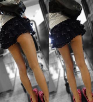 イヤラシイ美脚を見せつける若娘街撮りエロ画像　37枚