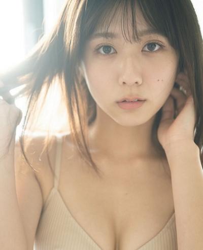 清水麻璃亜(AKB48)最新グラビア水着画像　10枚