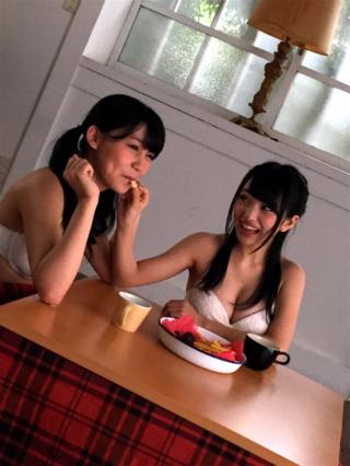 画像☆AKB向井地美音と小嶋真子の水着コンビがち○ぽに優しくないｗｗｗｗｗｗ