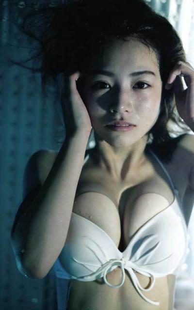 乃木坂46北野日奈子、爆乳化してるイヤらしいカラダの乳房を晒す