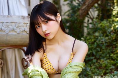 Platinum Flash 2022 Vol.18 AKB48 山田杏華 19歳の冒険