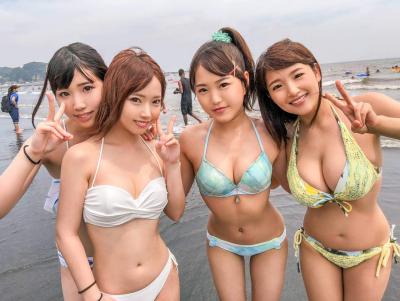 海で女子大生４人組を凄腕ナンパ師たちが一挙に釣り上げる！ホテルに移動して８Pの大乱交