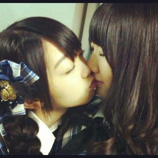 AKB48メンバーがキスしてるレズ百合画像30枚