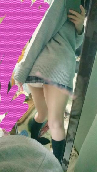 Twitter裏垢で１８歳現役女子校生が制服でおっぱいま○こ晒したエロい鏡撮り