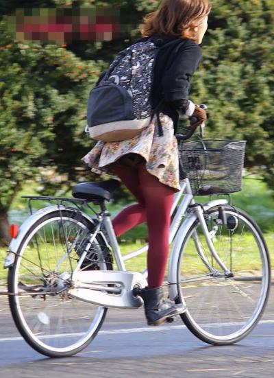 【ちゃりパンチラ】自転車でのパンチラは一瞬なので見逃すなｗｗｗｗｗ