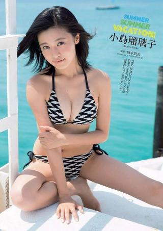 小島瑠璃子　可愛すぎ！天真爛漫で健康的美ボディの水着おっぱい画像