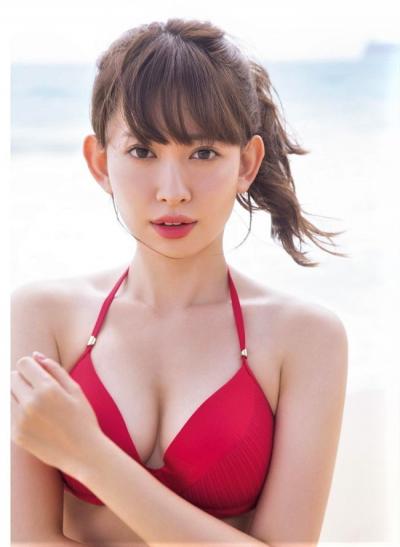 小嶋陽菜～FRIDAYのラストグラビア！豊満でエロい下着姿もコレで見納めか？