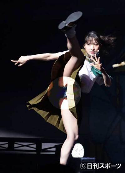 AKB48小栗有以、スカートの中を激写されてパンツ丸見え股間