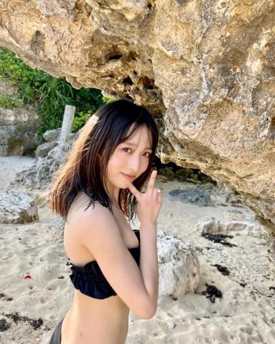 ゆいゆいがインスタにアップした水着オフショットだけど乳輪が見えてる気がする