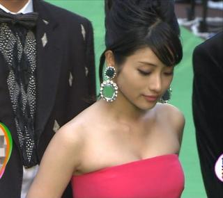 石原さとみのハミ乳ドレス in　東京国際映画祭