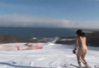 【女子アスリート 過激動画】全裸でスキー？引き締まった筋肉がエロい女子スポーツ選手がオッパイ・オマンコ丸出しで滑ってるｗｗｗ