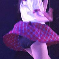 AKB48チーム8が劇場でパンツどころかオッパイ見せるストリップしてた・・・
