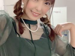 声優の加藤英美里がわざと黒ブラジャーチラしたTwitterにあげてしまう