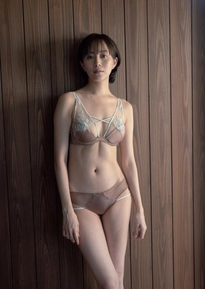 比嘉愛未さん(36)、良いお尻