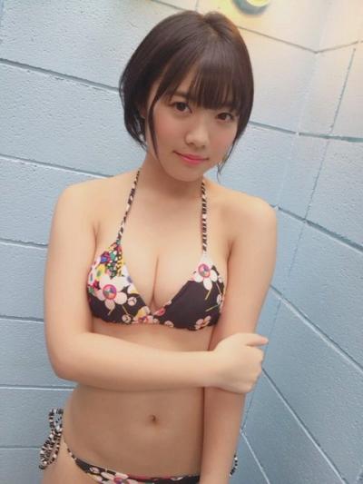 的場華鈴 エロ画像15枚！おっぱいやお尻が抜ける水着グラビア