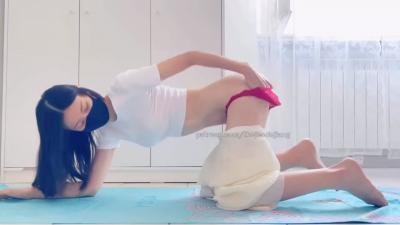 女youtuberが、ただただ、パンツを脱いでいく動画が528万再生される・・・・・・。（動画あり）